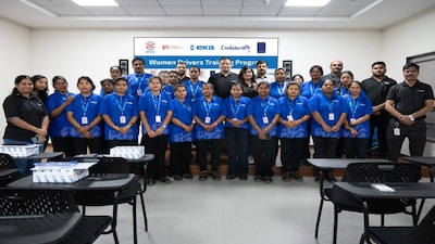 भारत का पहला ऑल-वुमन ई-बस ड्राइवर कार्यक्रम: 20 रंगरूटों का प्रशिक्षण पूरा.