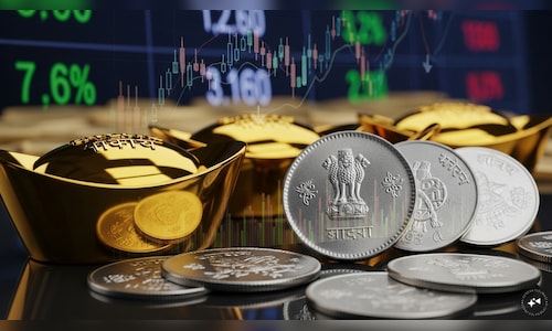 Gold down 1%, silver extends losses amid thin holiday trade