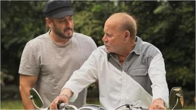 Bollywood actor Salman Khan (left) with father Salim Khan. (Photo via News18) 