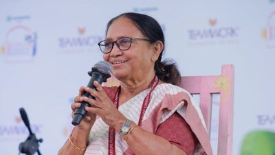 बानू मुश्ताक: 'जिम्मेदारी जश्न से ज़्यादा भारी लगती है' - बुकर विजेता का अनुभव