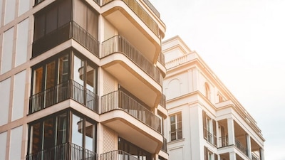 Delhi's Elite Neighborhoods Transform: From Crumbling Bungalows to Luxury Floors