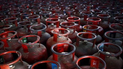 Empty Liquefied Petroleum Gas (LPG) cylinders are seen at a gas distribution centre at Dujana village in Noida, on the outskirts of New Delhi October 7, 2015. Liquefied Petroleum Gas, long a niche product used by the poor to cook and the rich to barbecue, has become a rare bright spot amid a broad commodities rout, riding on the wave of strong economic growth in India and parts of Southeast Asia. To match story COMMODITIES-LPG/GROWTH     Picture taken October 7, 2015.  REUTERS/Anindito Mukherjee