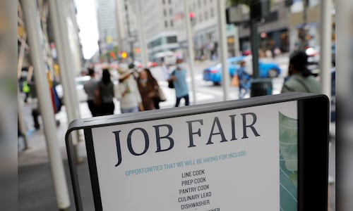 US jobless claims rise to 215,000 but layoffs remain low despite Iran war uncertainty