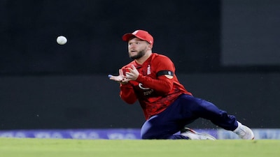 Cricket - Third Twenty20 International - Sri Lanka v England - Pallekele International Cricket Stadium, Kandy, Sri Lanka - February 3, 2026 England's Ben Duckett takes a catch to dismiss Sri Lanka's Kamil Mishara off the bowling of England's Luke Wood REUTERS/Lahiru Harshana