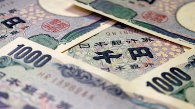 FILE PHOTO: Banknotes of Japanese yen are seen in this illustration picture taken September 22, 2022. REUTERS/Florence Lo/Illustration//File Photo