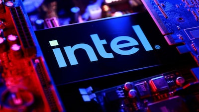 An Intel logo and a computer motherboard appear in this illustration taken August 25, 2025. REUTERS/Dado Ruvic/Illustration
