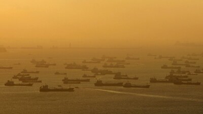 FILE PHOTO: Shipping vessels and oil tankers line up on the eastern coast of Singapore in this July 22, 2015.  REUTERS/Edgar Su/File Photo/File Photo