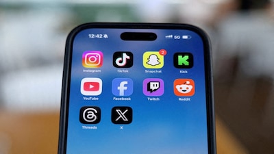 Instagram, TikTok, Snapchat, Kick, YouTube, Facebook, Twitch, Reddit, Threads and X applications are displayed on a mobile phone ahead of new law banning social media for users under 16 in Australia, in this picture illustration taken on December 9, 2025. REUTERS/Hollie Adams/Illustration