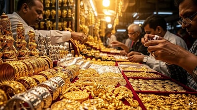 Gold, Silver Dip on MCX as Strong Dollar, Geopolitical Tensions Weigh