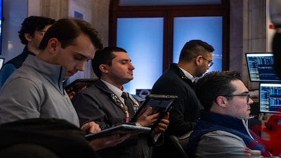 अमेरिका-ईरान युद्ध बढ़ा: निवेशक आर्थिक गिरावट, तेल कीमतों के झटकों के लिए तैयार.