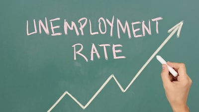 2. Rising Unemployment Among US-Born Workers: The unemployment rate among workers born in the United States has edged higher over the past year. According to the latest data, the rate has risen from 4.4% to 4.7%. The increase challenges one of Trump’s long-standing arguments that stricter immigration policies would lead to more jobs for US-born workers. (Image: Canva)