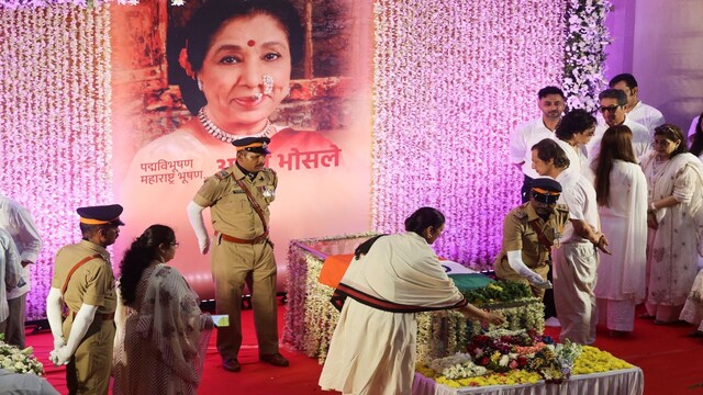 Asha Bhosale last rites: Mumbai bids farewell to legendary singer with ...
