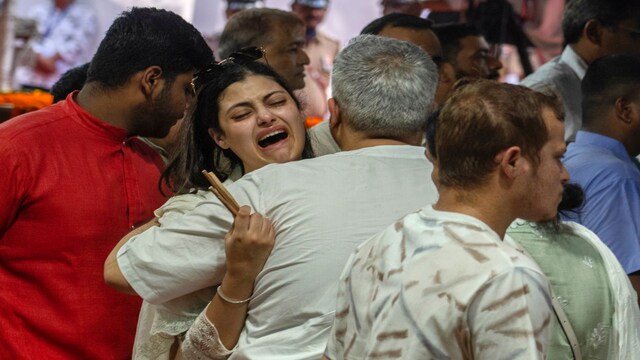 Asha Bhosale last rites: Mumbai bids farewell to legendary singer with ...