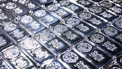 चांदीचा 15 वर्षांतील सर्वात वाईट महिना: या मौल्यवान धातूचे पुढे काय होणार?