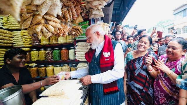 PM Narendra Modi's Jhalmuri break in West Bengal. (Image X)