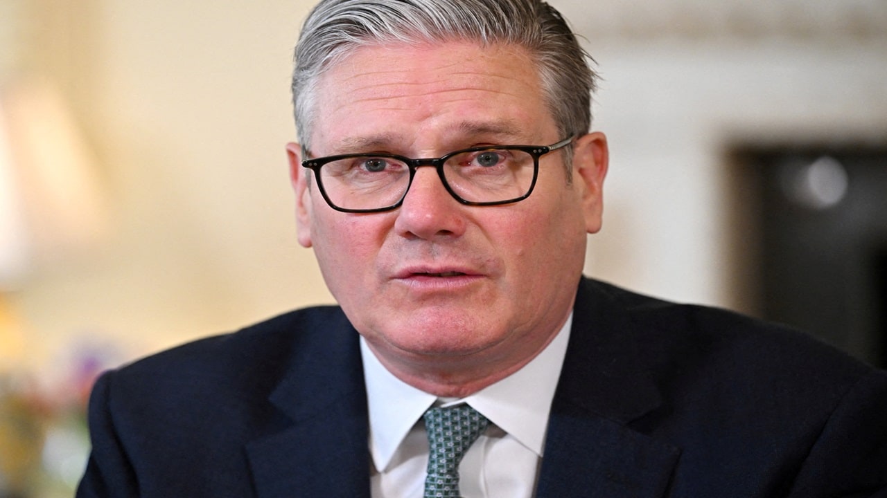 Keir Starmer fights for political survival as top advisors walk away