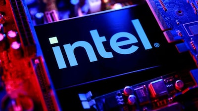 Intel ने Apollo कडून आयर्लंड फॅक्टरीतील हिस्सा $14.2 अब्ज मध्ये परत विकत घेतला.