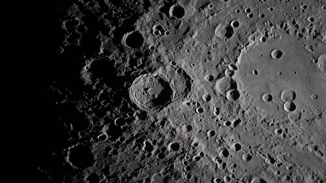 nasa artemis ii moon close up 2026 04 2258351519959d538d5c2372cd40a546
