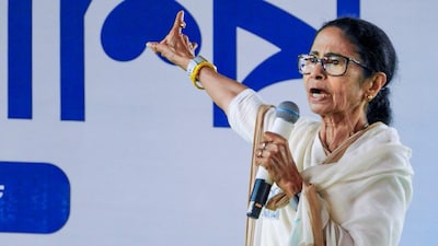 Bishnupur: West Bengal Chief Minister Mamata Banerjee speaks during a public meeting in support of Trinamool Congress candidates from Bankura's Bishnupur organisational district ahead of the state assembly elections, in Bishnupur, Tuesday, March 31, 2026. (PTI Photo)(PTI03_31_2026_000217B)

