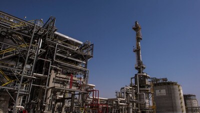 FILE PHOTO: Sadara Chemical Co facility is seen in Jubail, Saudi Arabia April 30, 2015. Picture taken April 30, 2015. Saudi Aramco/Handout via REUTERS