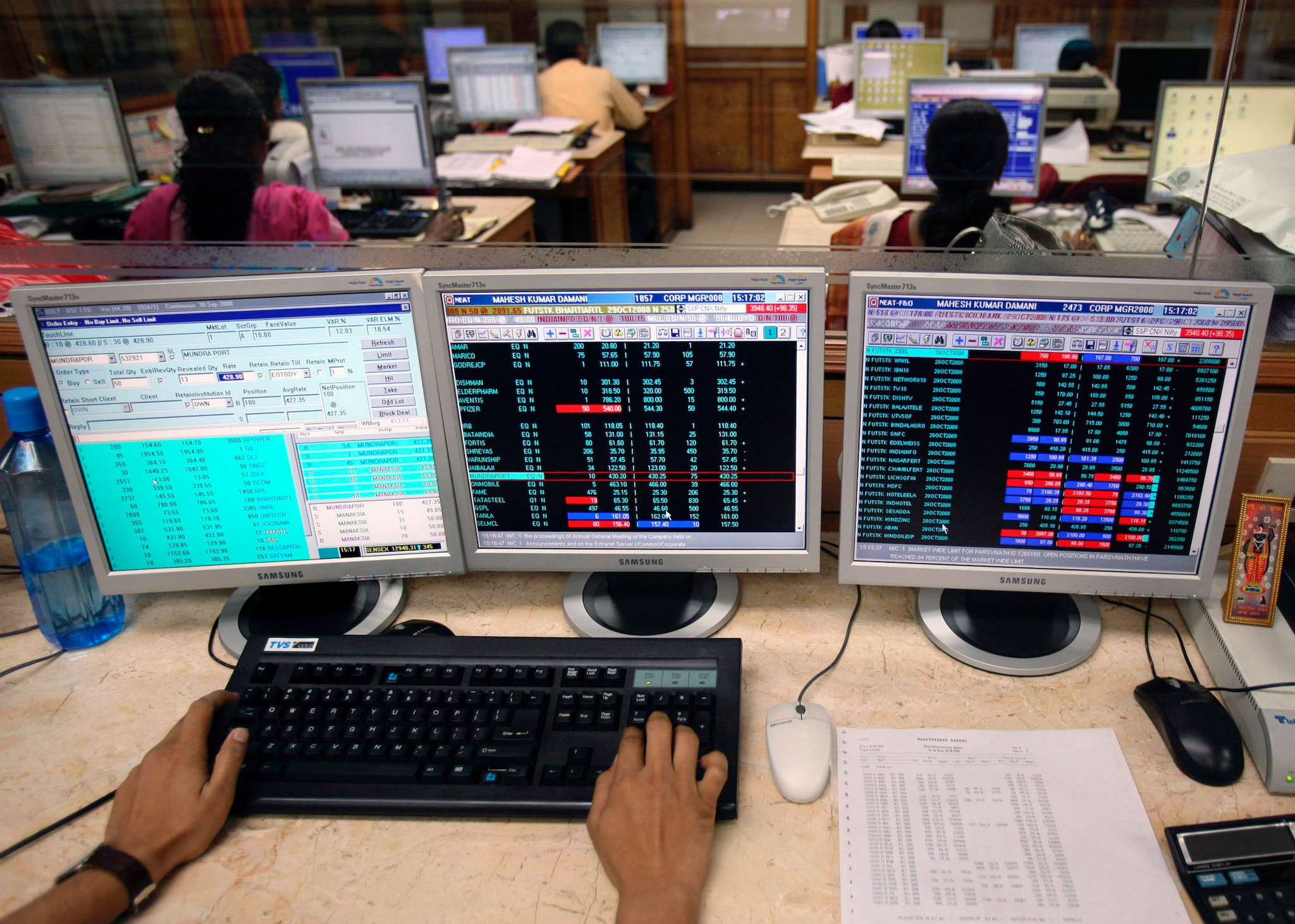 Market at Close | Hindalco, Reliance, BPCL lead market recovery; Sensex ends 118 points higher