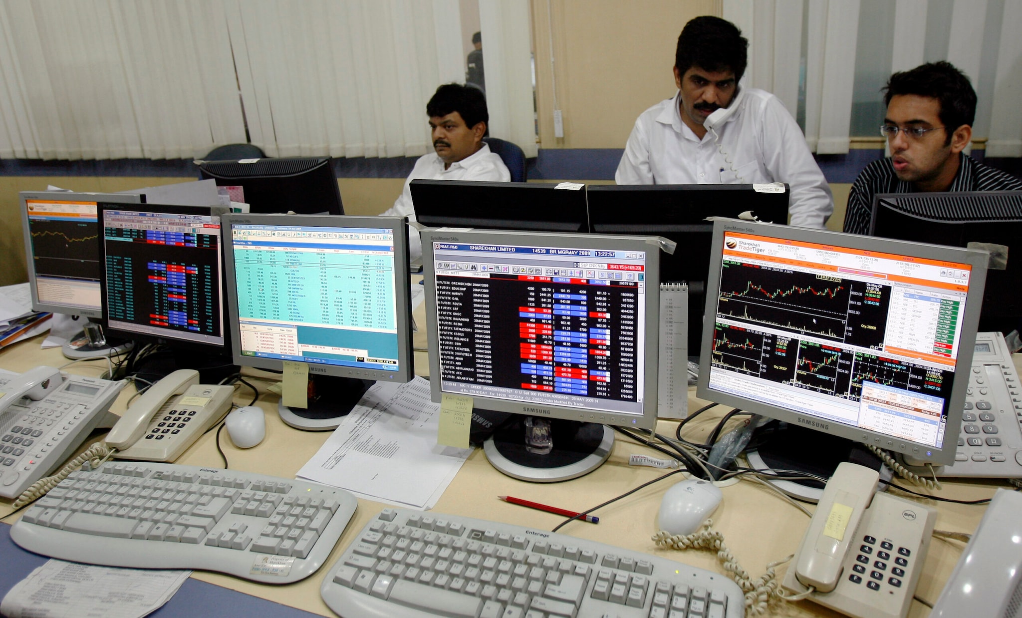HG Infra shares surge 7% after receiving completion certificate for ₹4,971 crore Ganga Expressway project