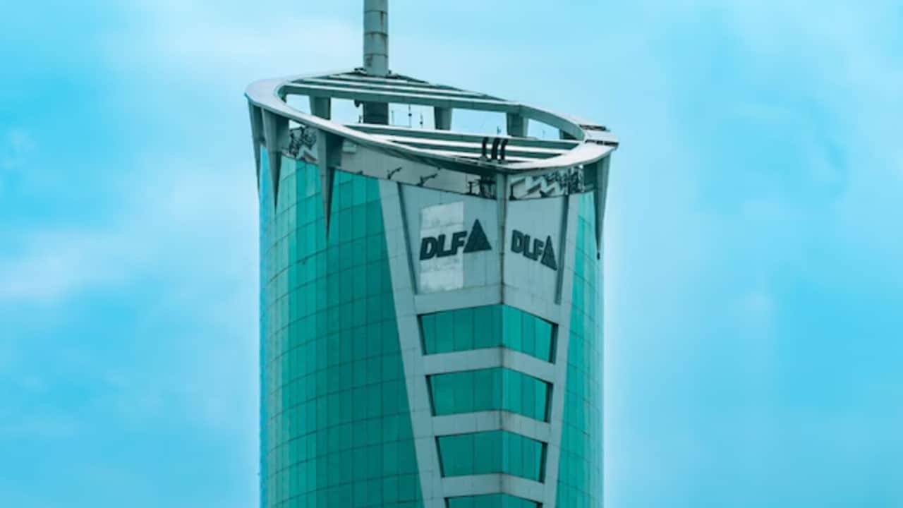 DLF Q4 net flat, revenue slips 42%; new bookings at ₹20,143 cr, declares dividend