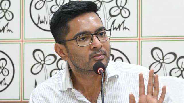 Abhishek Banerjee calls Kalyan Banerjee his mentor, seeks to defuse TMC infighting Abhishek Banerjee calls Kalyan Banerjee his mentor, seeks to defuse TMC infighting