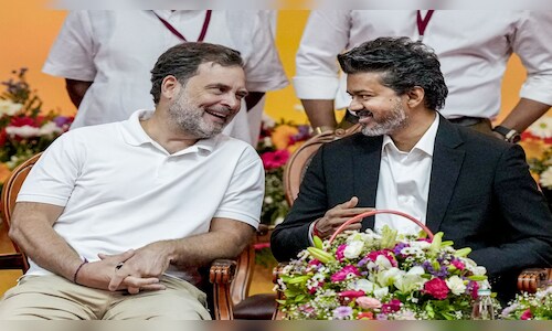 विजय, एमजीआर, एनटीआर: कैसे दक्षिण में फिल्मी लोकप्रियता बनी राजनीतिक ताकत