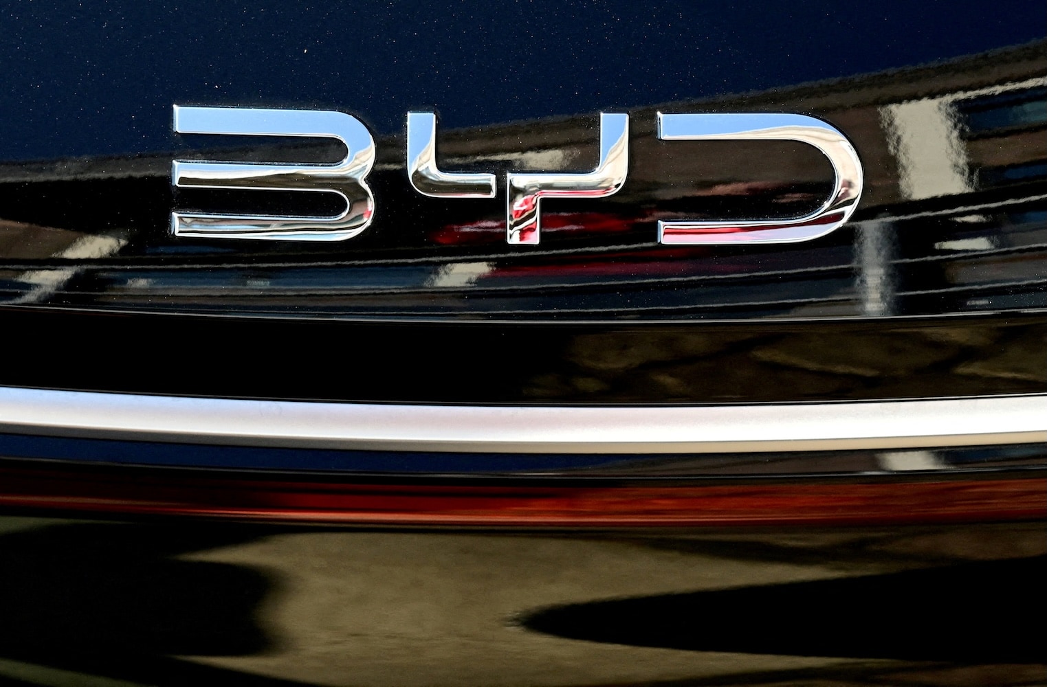 Why BYD 150000 Tang Pre-Orders Are a Smokescreen for a Luxury Crisis