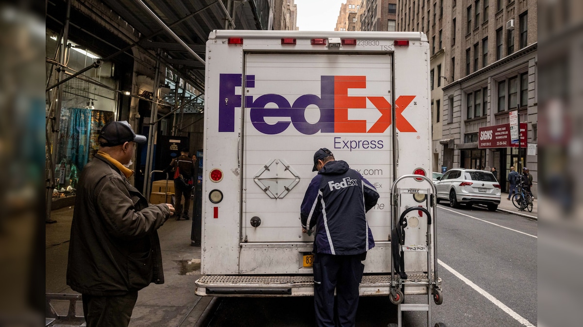 FedEx sees profit gain while warning on inflation, trade turmoil