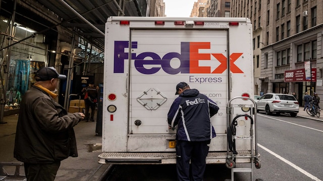 FedEx sees profit gain while warning on inflation, trade turmoil FedEx sees profit gain while warning on inflation, trade turmoil