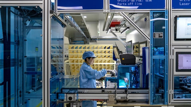 China’s factory activity returns to growth as exports boom
