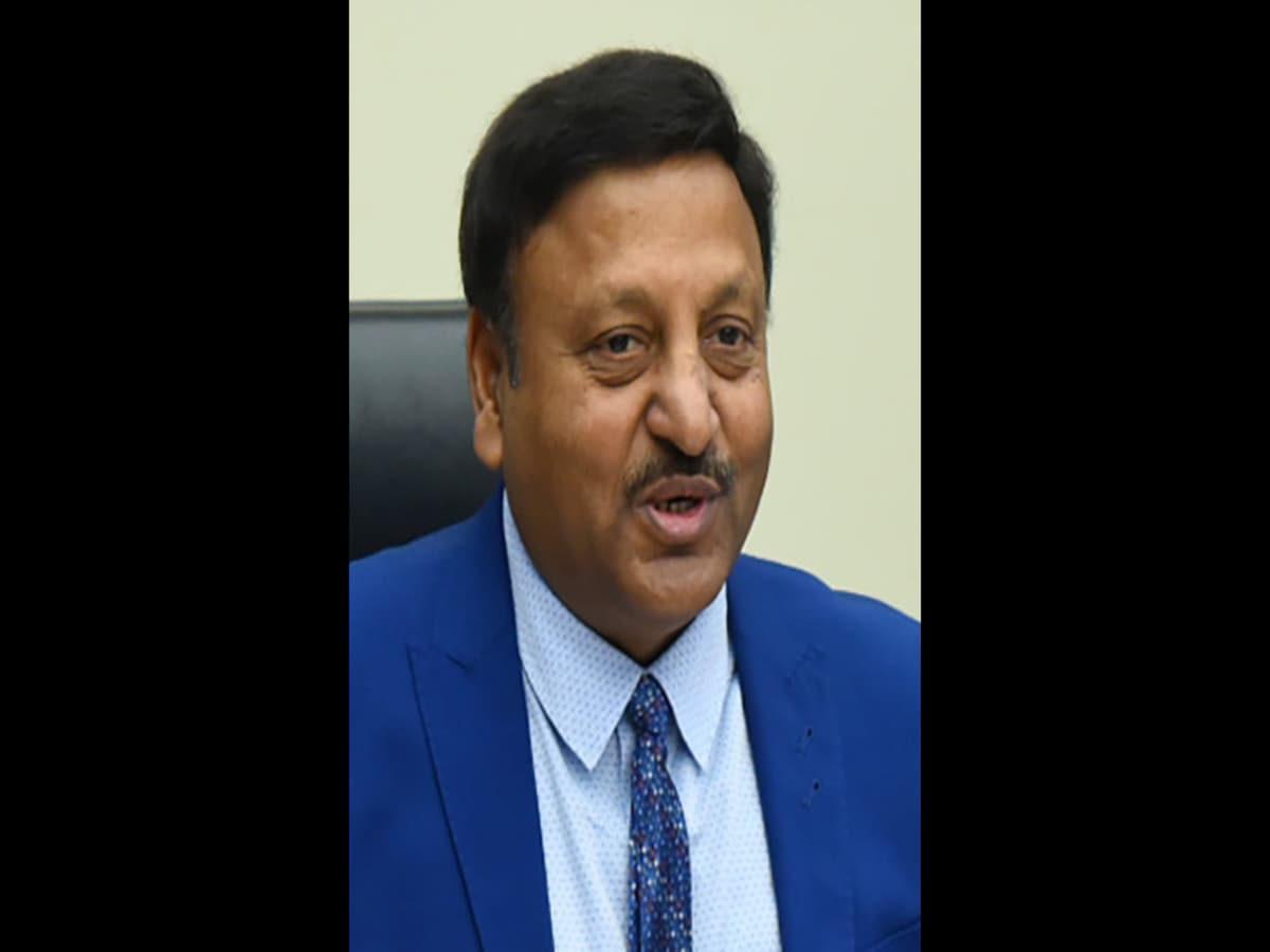 HDFC Bank taps Ex-CEC and former finance secretary Rajiv Kumar as chairman in major boardroom move - CNBC TV18