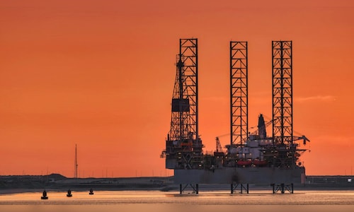 Oil prices steady as Iran sales waiver points towards peace talks progress