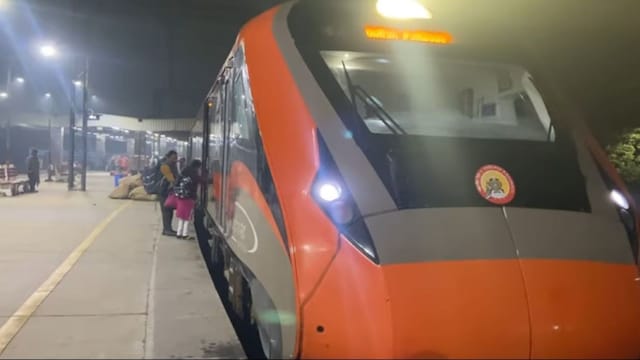 Delhi Ayodhya Vande Bharat Express. (Image YouTube)