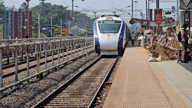Mumbai Madgaon Vande Bharat. (Image YouTube)