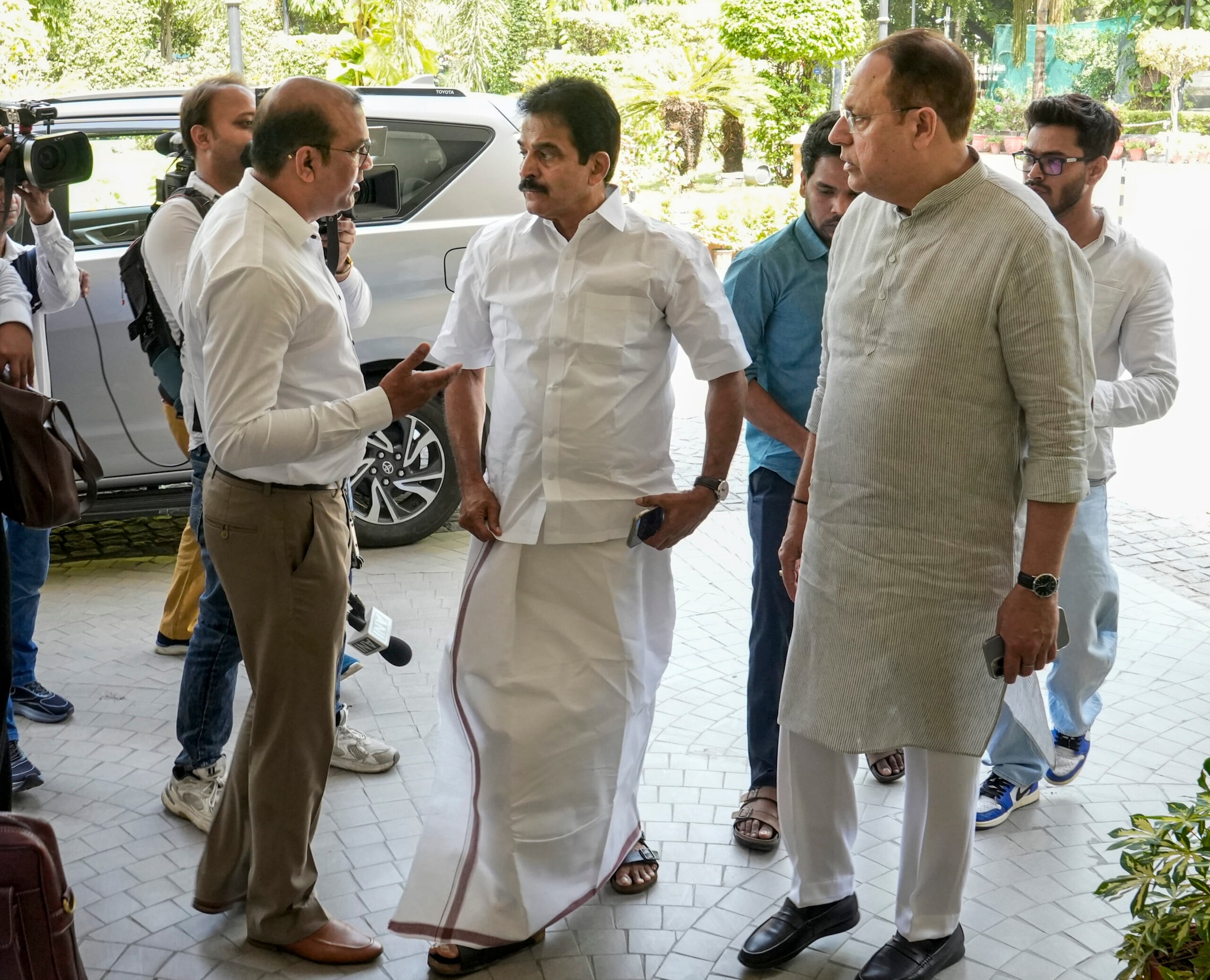 INDIA bloc meeting: Oppn leaders vow unity, seek Pradhan's resignation, to write to CJI on SIR