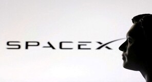 Retail investors sold SpaceX shares for first time on Friday