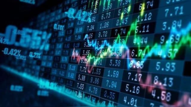  Sensex, Nifty end off highs amid weakness in metals and energy