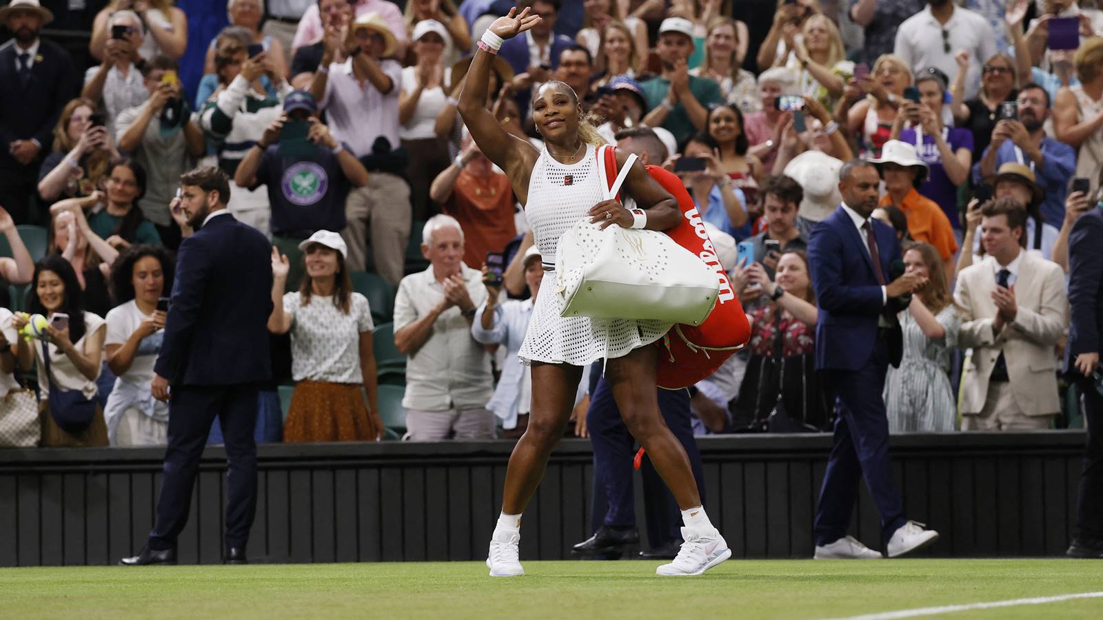 Serena Williams withdraws from doubles match with sister Venus at Wimbledon due to injury