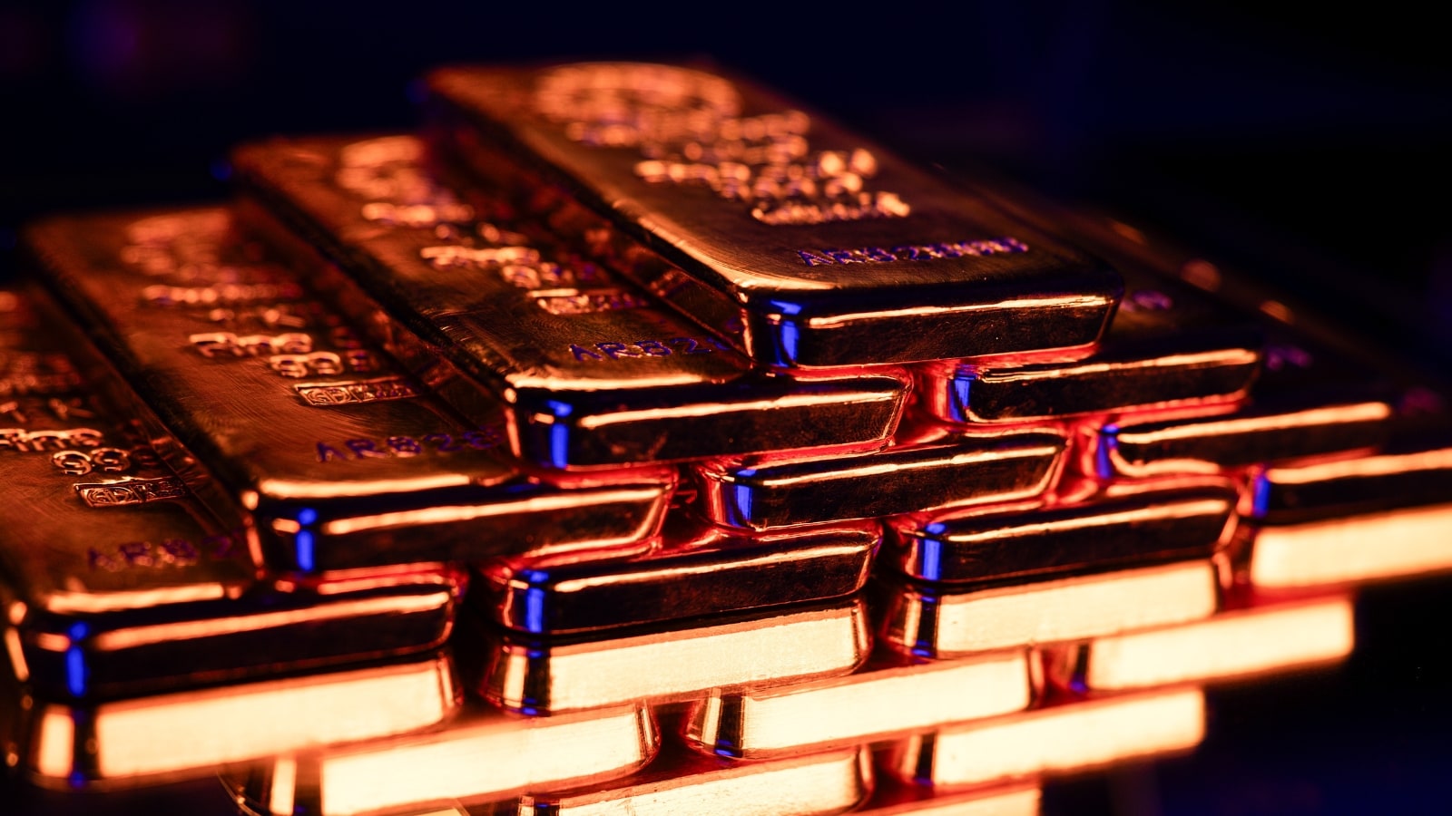 Gold steadies after weekly gain as US Fed rate-hike worries recede