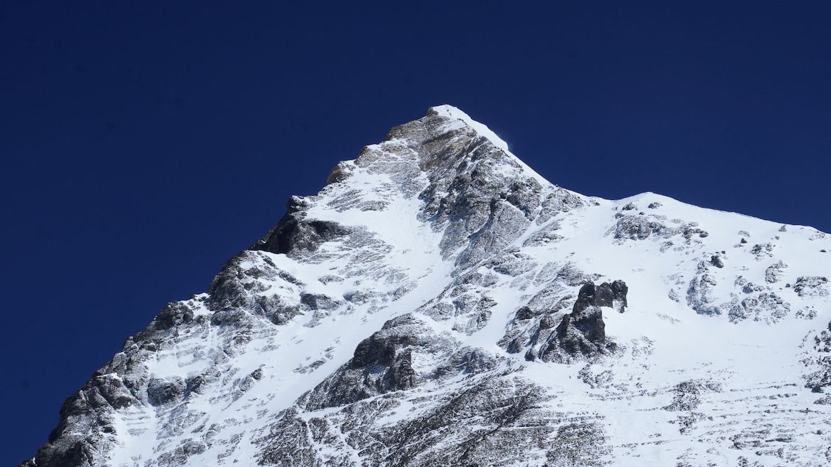 India seeking to recover the body of an Everest climber known as 'Green Boots'