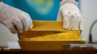 Gold May Find Support at $3800 as Central Banks and Investors Keep Buying