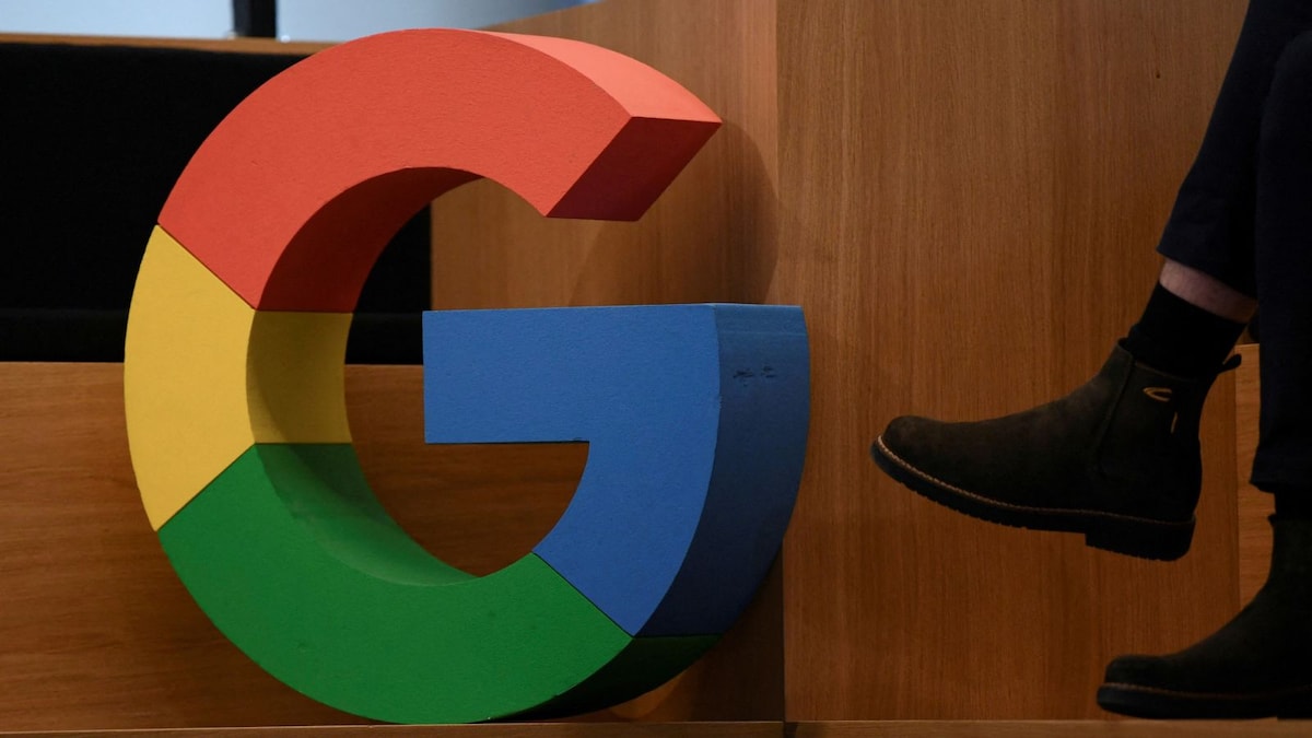 Google Maps’ AI can now order dinner, find hotel rooms and track your bus