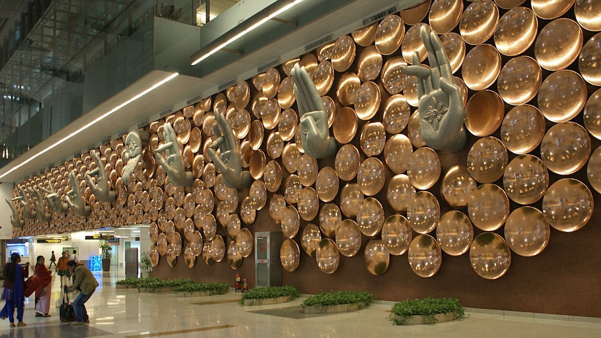 FedEx to invest $150 million for air cargo hub at Delhi airport