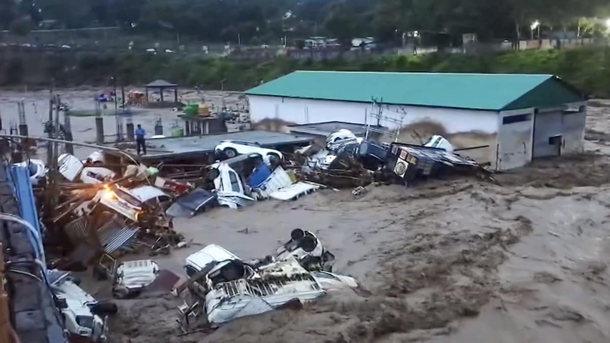 Flash Floods in J&K Kill 8
