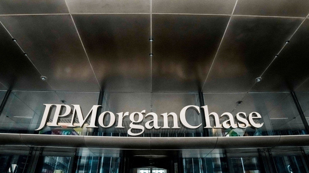 JPMorgan Chase posts record quarterly profit for a US bank as earnings rise 41%