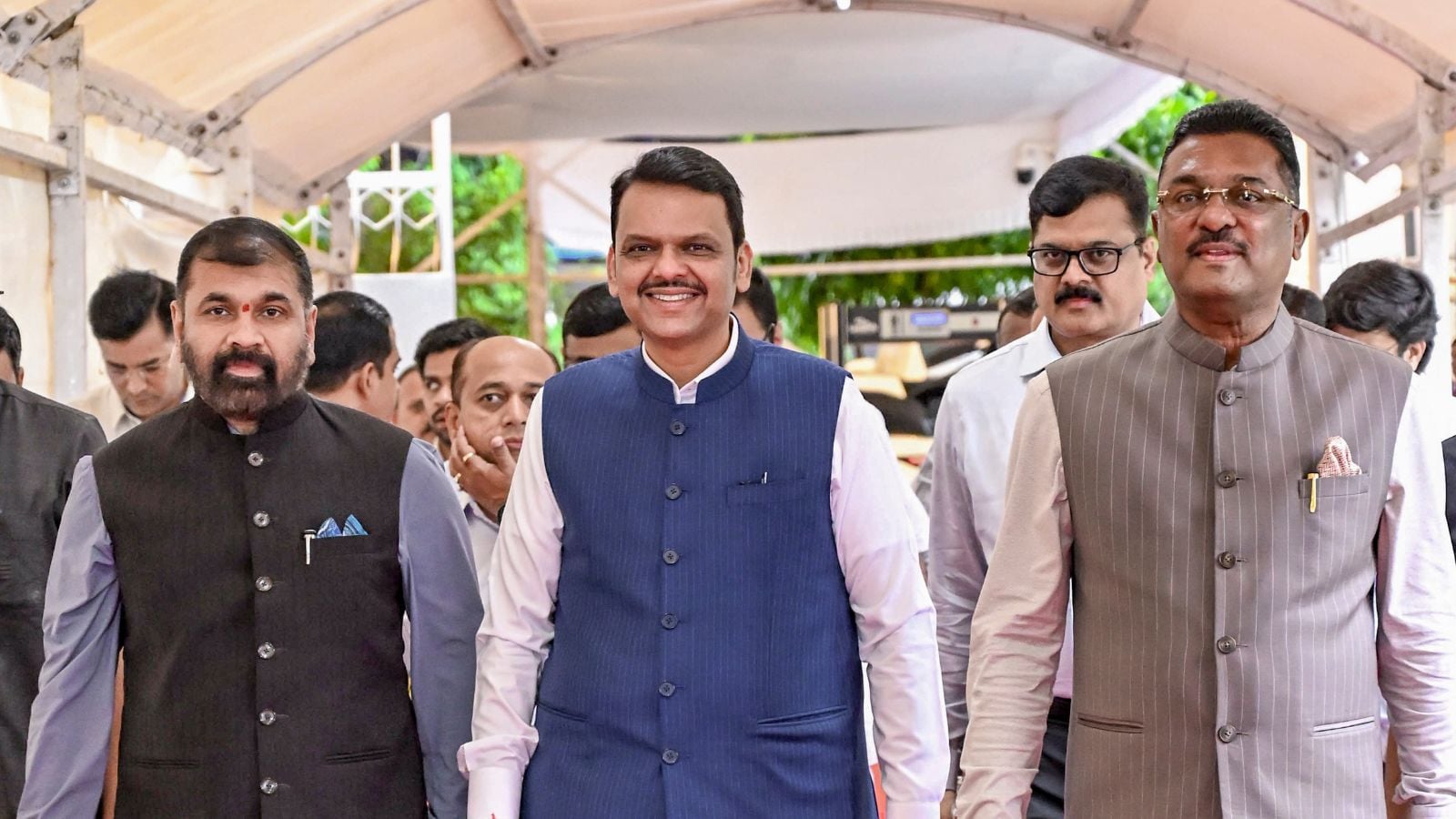 महाराष्ट्र: 'महिलाएं प्रेम संबंधों और पुरुष पारिवारिक कलह के कारण छोड़ते हैं घर', फडणवीस ने रिपोर्ट का दिया हवाला