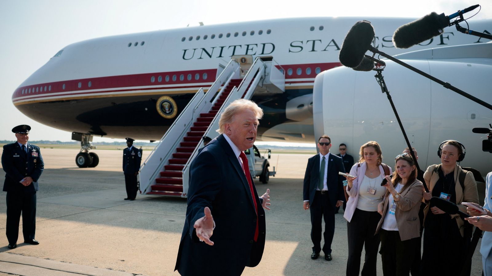 What Everyone Missed About Donald Trumps Secret Airplane Switch In Turkey